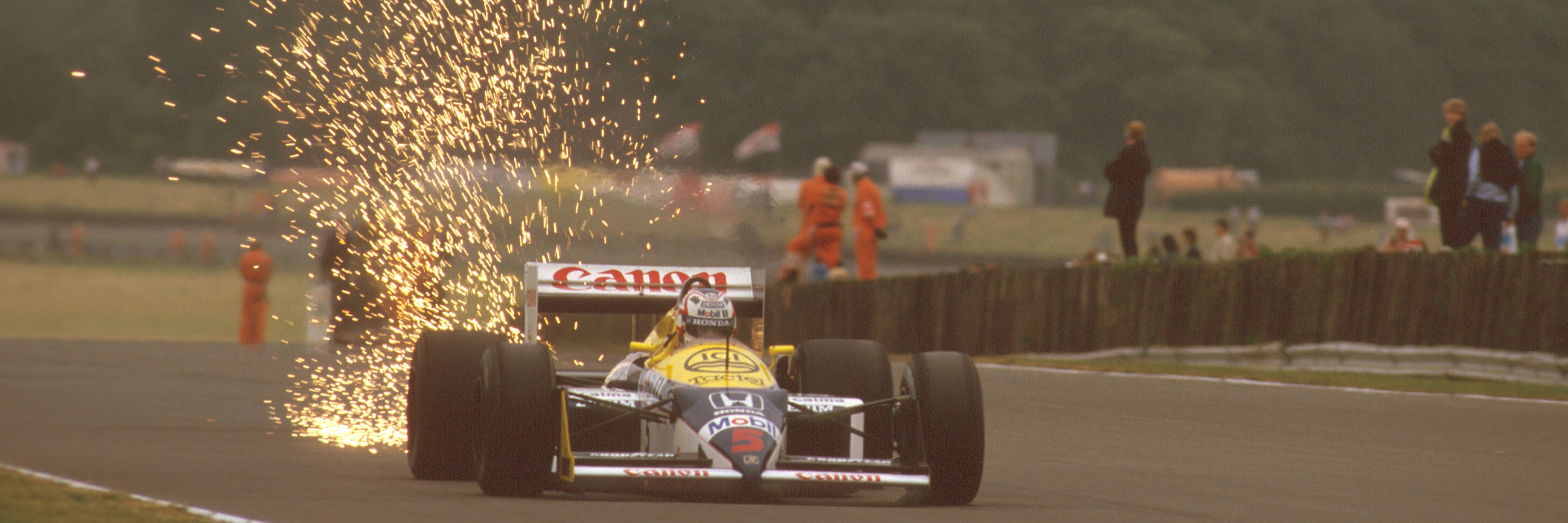Nigel Mansell chasing down Nelson Piquet at the 1987 British Grand Prix