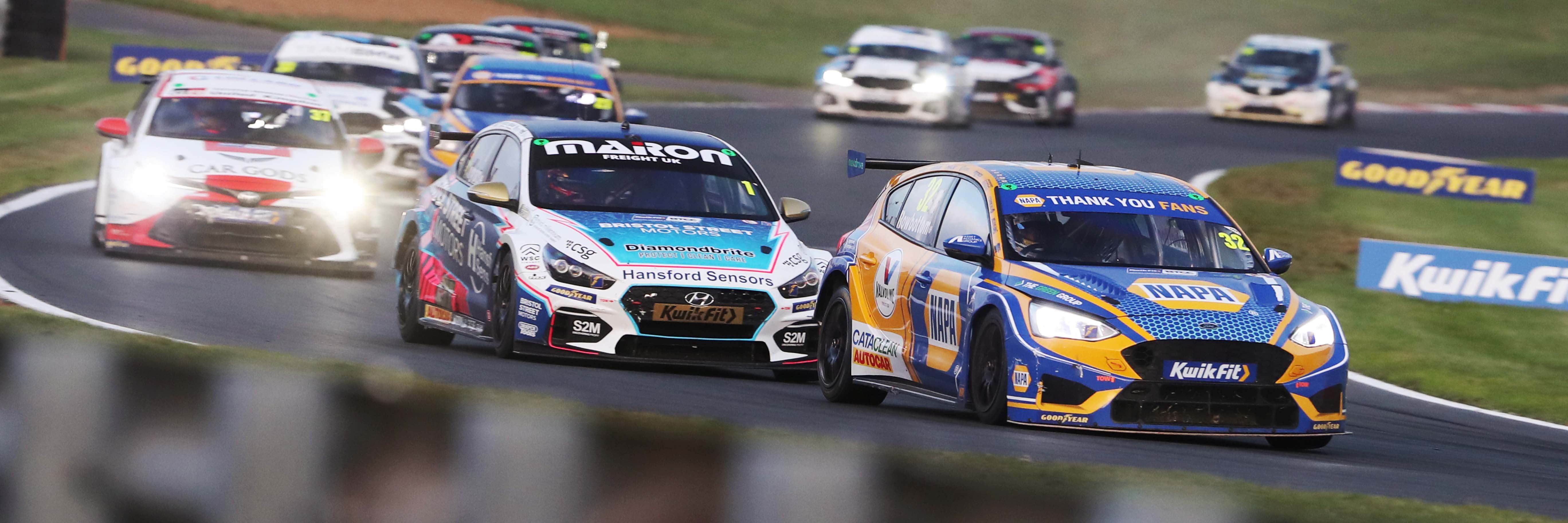 Ash Sutton leads Tom Ingram in Race 2 at Brands Hatch GP