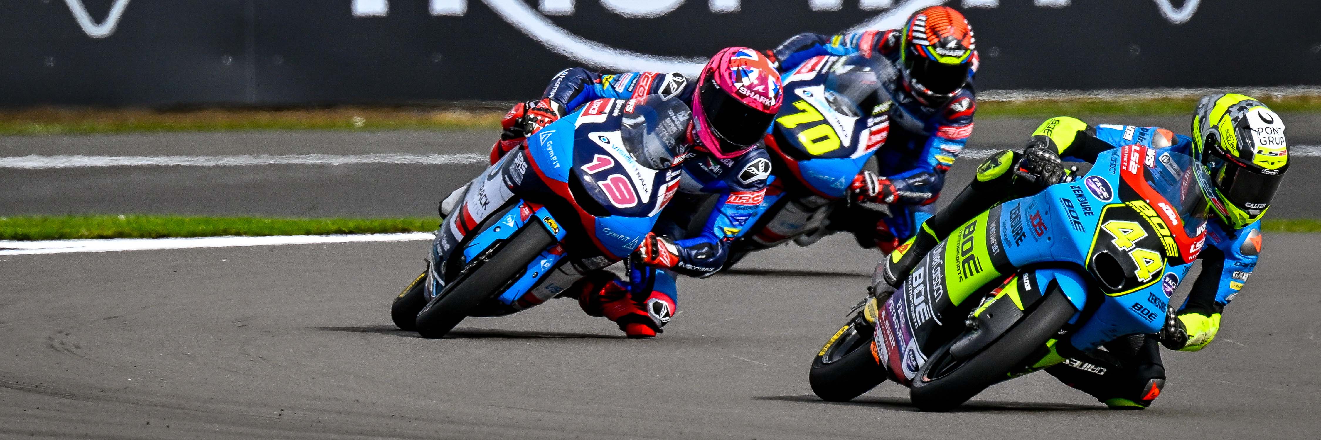 Scott Ogden and other riders qualifying in Moto3