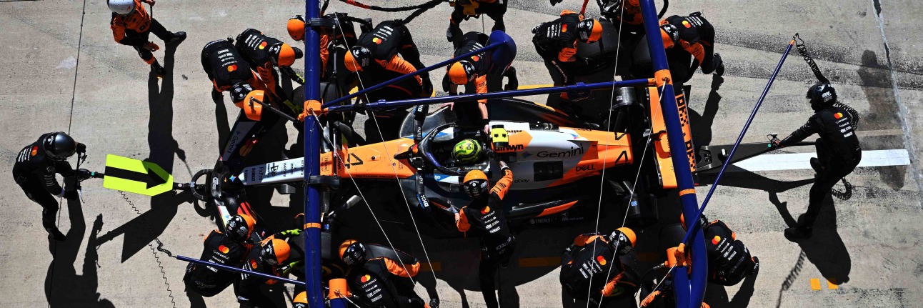 A McLaren F1 car in a pit stop