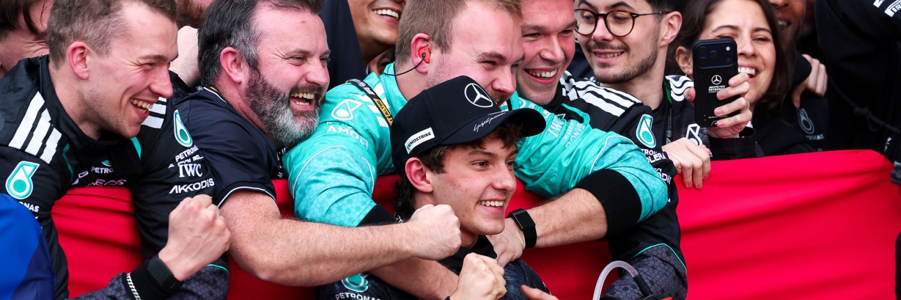 Kimi Antonelli celebrates his Japanese Grand Prix victory with his Mercedes F1 team