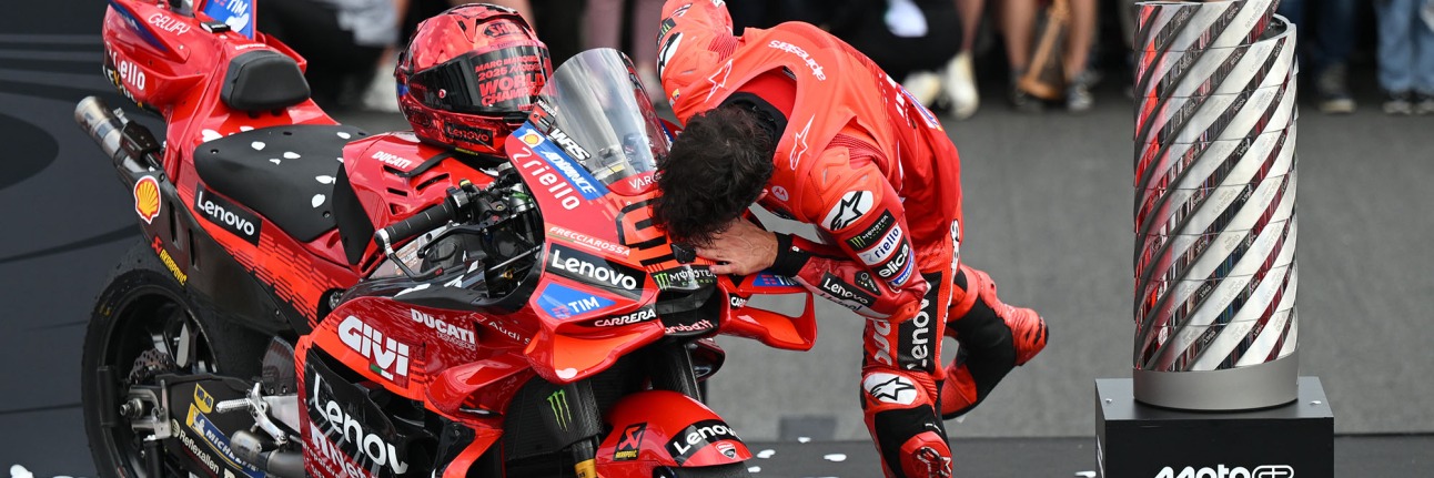 marc marquez celebrates his world championship, kissing his bike
