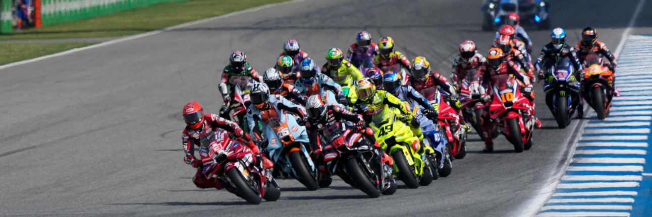 motogp riders head into the first corner at the thai gp sprint race