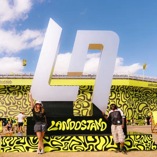 LANDOSTAND