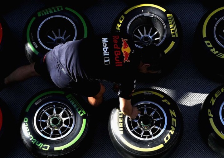 f1 cars tyres