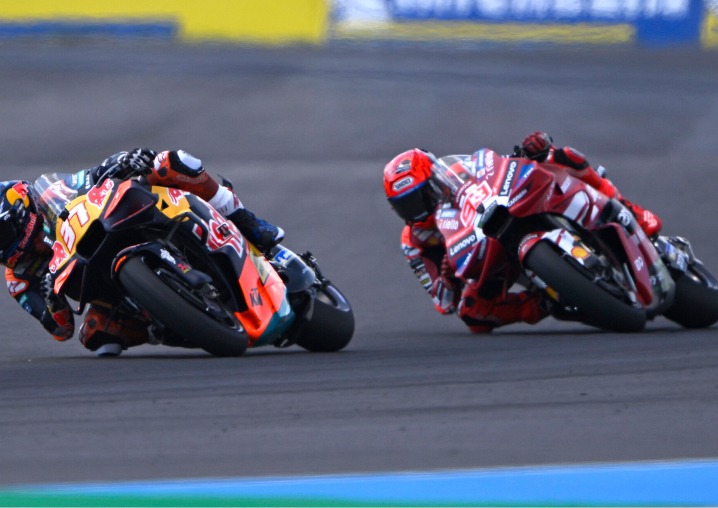 Pedro Acosta and Marc Marquez on track in the 2026 MotoGP Championship