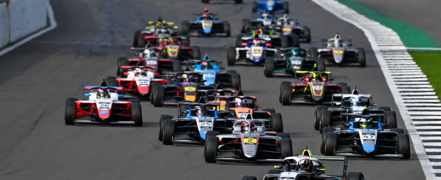 F4-Race-2-Start-PZ8_0320.JPG