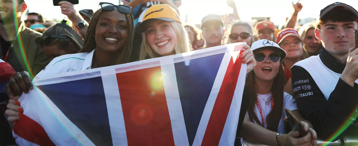 fans at F1